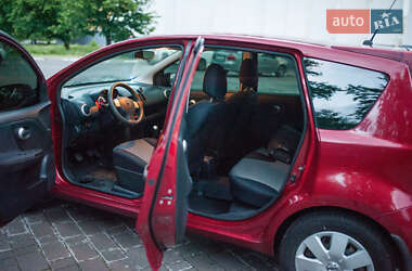 Хэтчбек Nissan Note 2012 в 