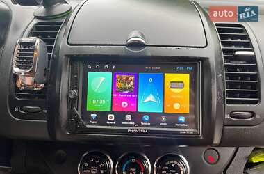 Хэтчбек Nissan Note 2012 в 