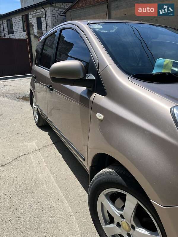 Хэтчбек Nissan Note 2012 в Бобрке