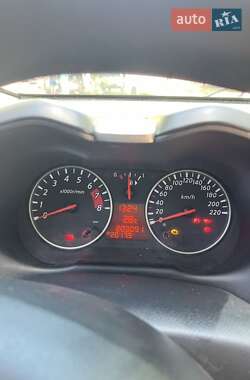 Хэтчбек Nissan Note 2012 в Бобрке