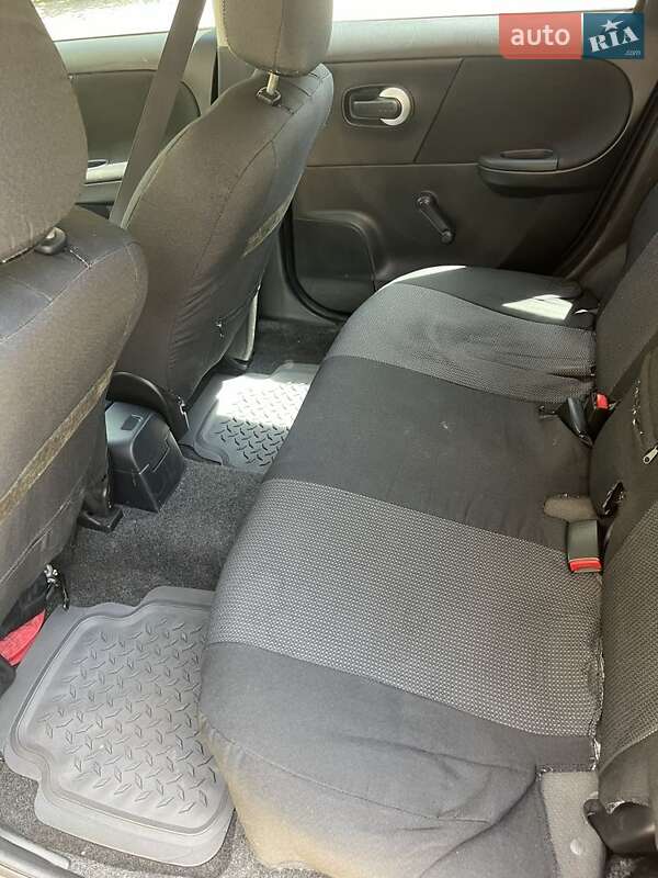 Хэтчбек Nissan Note 2012 в Бобрке