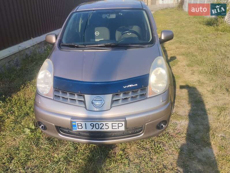 Хэтчбек Nissan Note 2008 в 