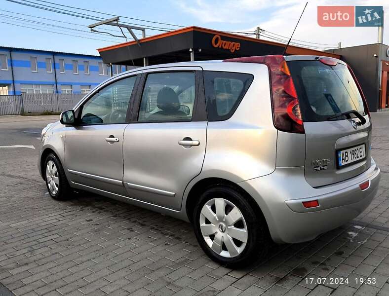 Хэтчбек Nissan Note 2010 в Львове