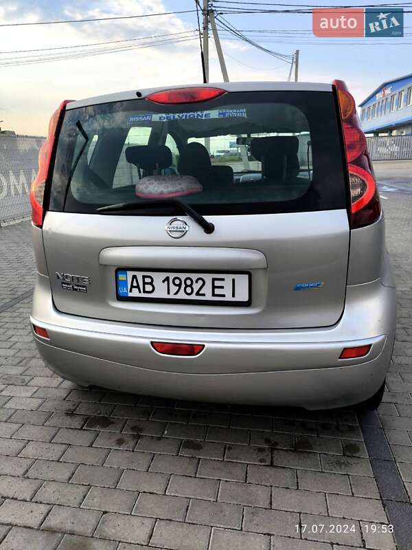 Хэтчбек Nissan Note 2010 в Львове