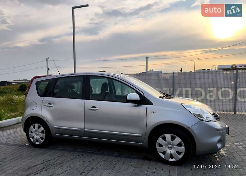 Хэтчбек Nissan Note 2010 в Львове