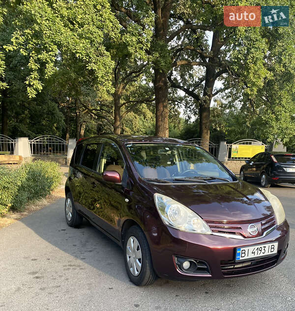 Хетчбек Nissan Note 2012 в 