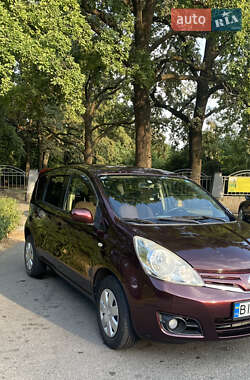 Хетчбек Nissan Note 2012 в 