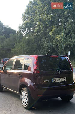 Хетчбек Nissan Note 2012 в 