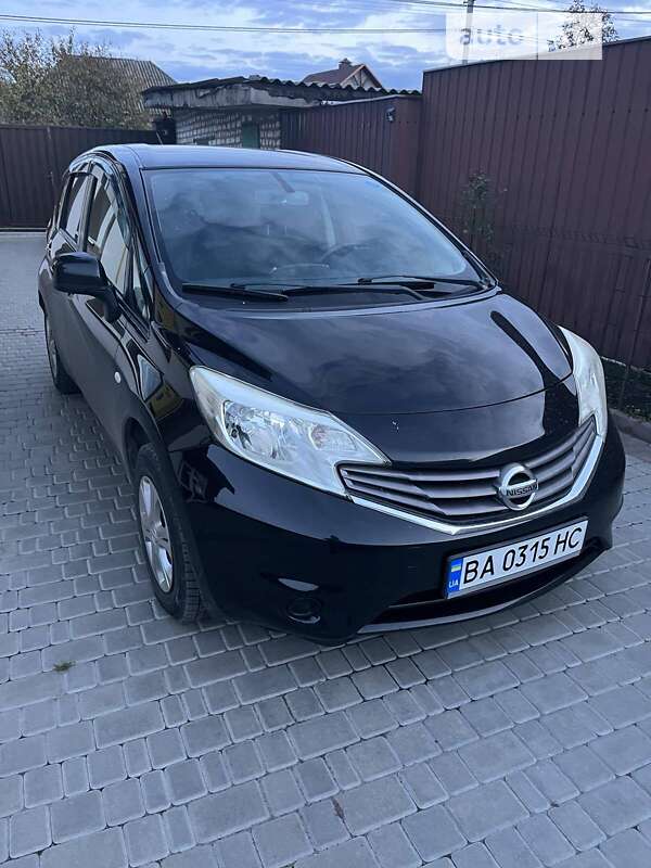 Хэтчбек Nissan Note 2012 в 