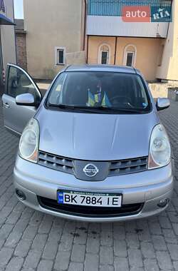 Хэтчбек Nissan Note 2008 в 