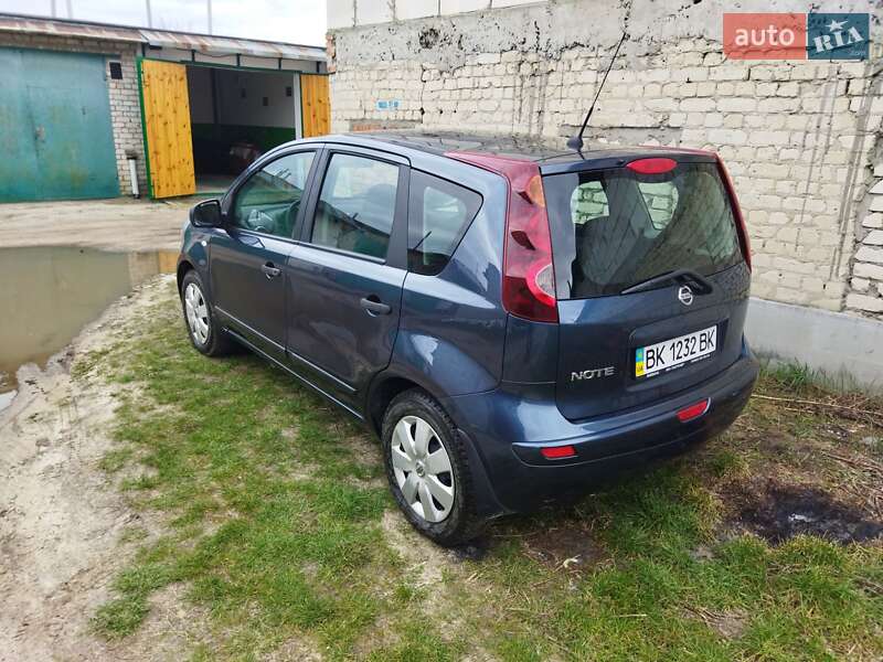 Хэтчбек Nissan Note 2013 в Вараше