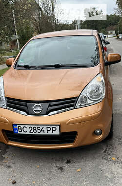 Хэтчбек Nissan Note 2010 в 