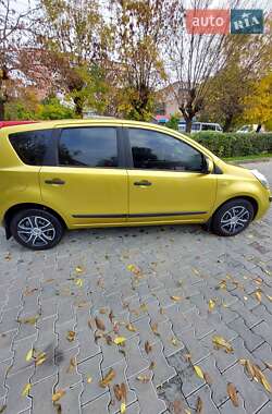 Хэтчбек Nissan Note 2006 в 