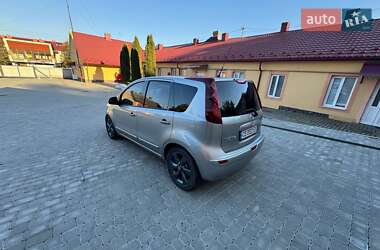 Хэтчбек Nissan Note 2011 в 