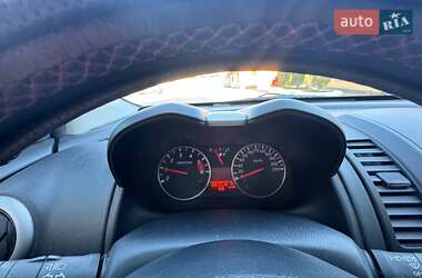 Хэтчбек Nissan Note 2011 в 