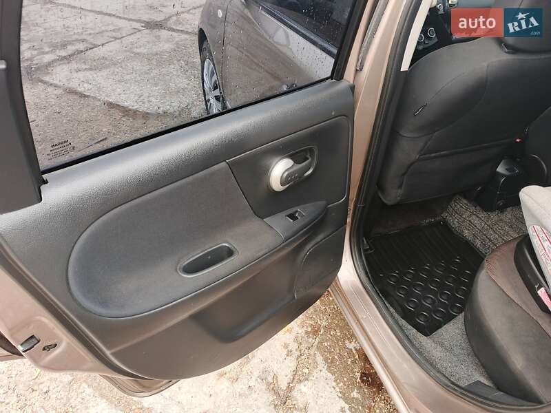 Хэтчбек Nissan Note 2011 в Овидиополе фото 5 Хэтчбек Nissan Note 2011 в Овидиополе