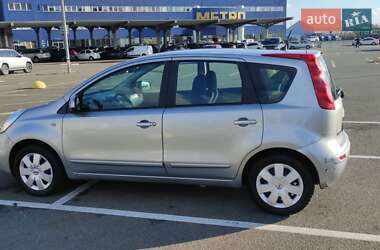 Хэтчбек Nissan Note 2008 в 