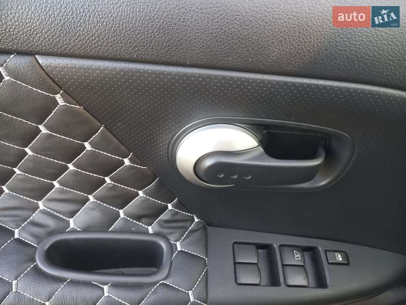 Хетчбек Nissan Note 2010 в Онуфріївці