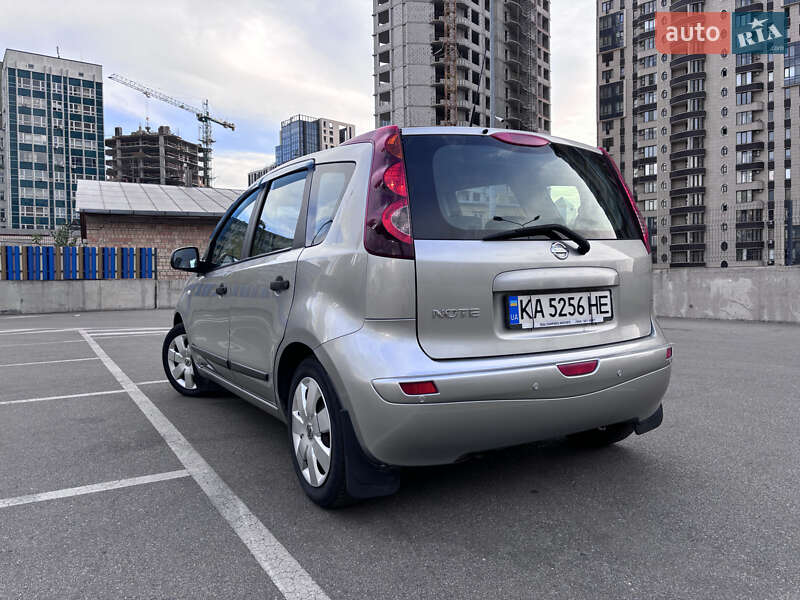 Хэтчбек Nissan Note 2011 в Чернигове