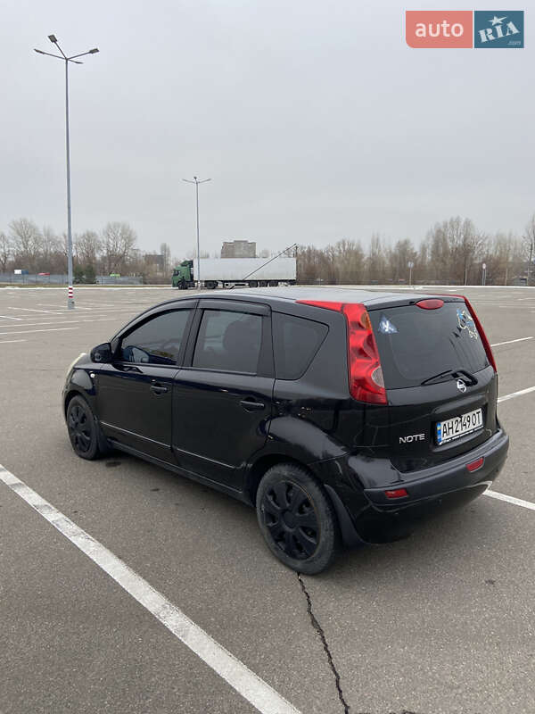 Хэтчбек Nissan Note 2007 в Киеве