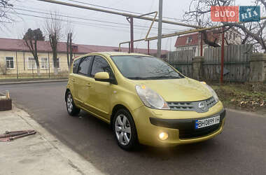 Хэтчбек Nissan Note 2006 в 