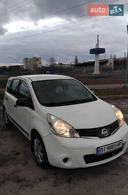 Хэтчбек Nissan Note 2011 в 