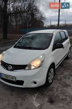Хэтчбек Nissan Note 2011 в 