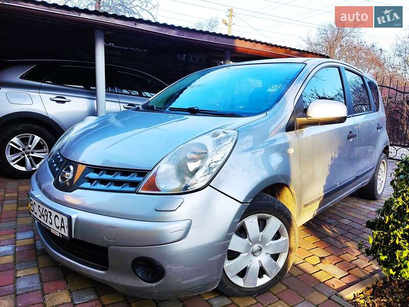 Хэтчбек Nissan Note 2008 в Львове