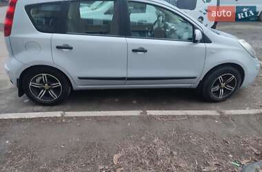 Хэтчбек Nissan Note 2008 в 