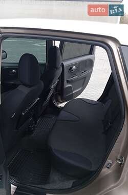 Хэтчбек Nissan Note 2007 в 