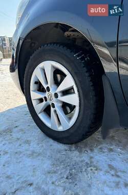 Хэтчбек Nissan Note 2012 в 