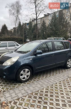 Хэтчбек Nissan Note 2012 в 