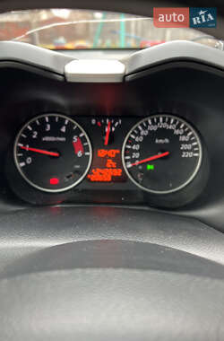 Хэтчбек Nissan Note 2012 в 