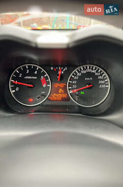 Хэтчбек Nissan Note 2012 в 