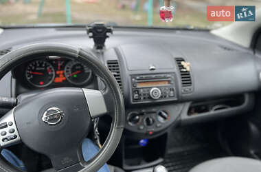 Хэтчбек Nissan Note 2012 в 