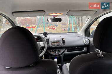 Хэтчбек Nissan Note 2012 в 