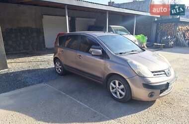 Хэтчбек Nissan Note 2007 в 