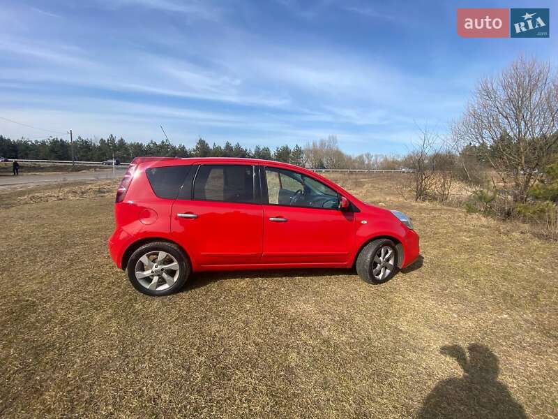 Хэтчбек Nissan Note 2011 в Ровно