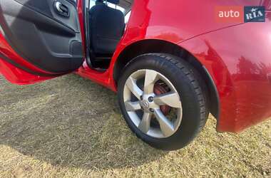 Хэтчбек Nissan Note 2011 в 
