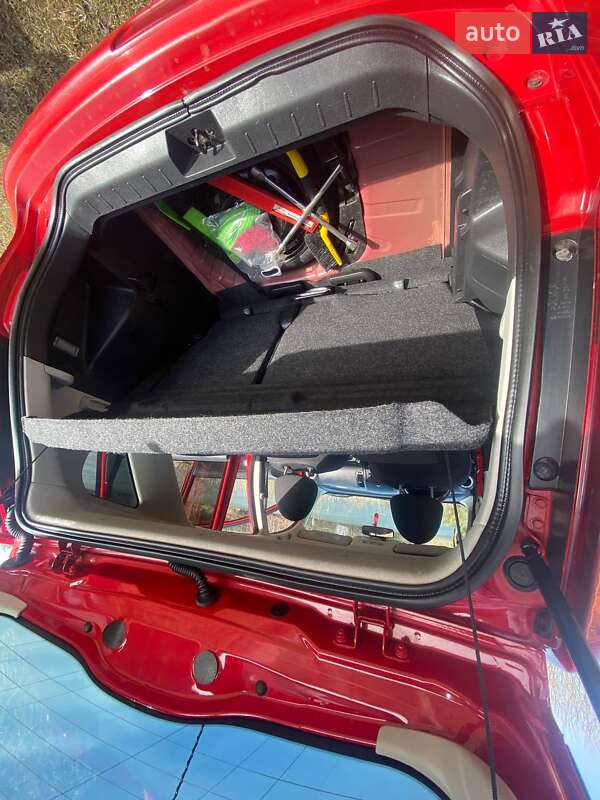 Хэтчбек Nissan Note 2011 в Ровно