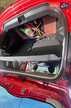 Хэтчбек Nissan Note 2011 в 