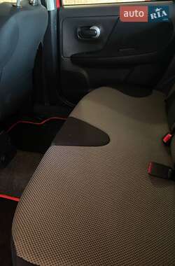 Хэтчбек Nissan Note 2011 в 