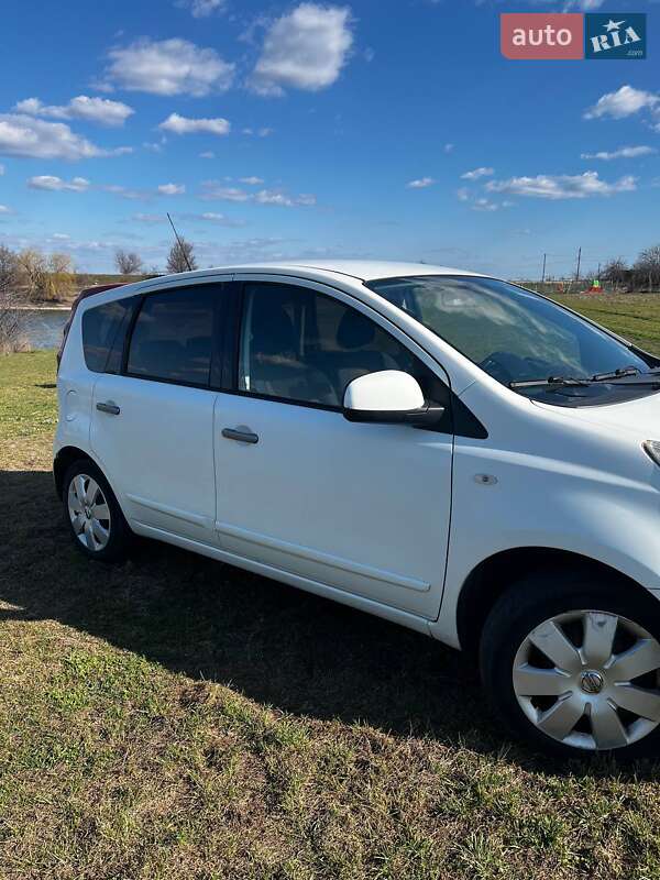 Хэтчбек Nissan Note 2011 в Одессе