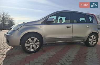 Хэтчбек Nissan Note 2007 в 