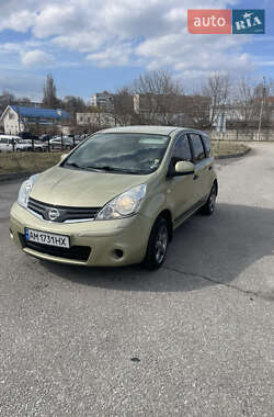 Хэтчбек Nissan Note 2009 в 