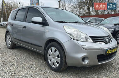 Хэтчбек Nissan Note 2011 в 
