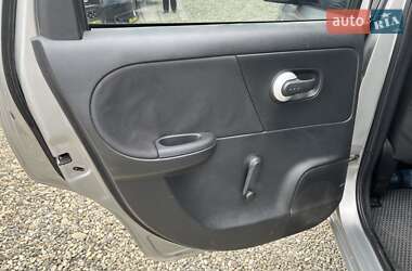 Хэтчбек Nissan Note 2011 в 