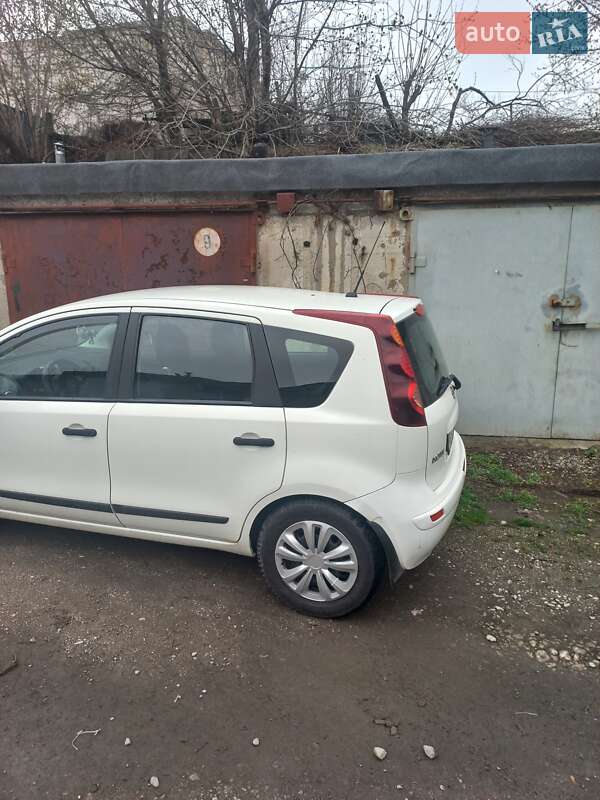 Хетчбек Nissan Note 2011 в Запоріжжі фото 5 Хетчбек Nissan Note 2011 в Запоріжжі