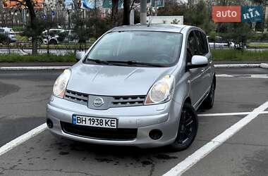 Хэтчбек Nissan Note 2006 в 
