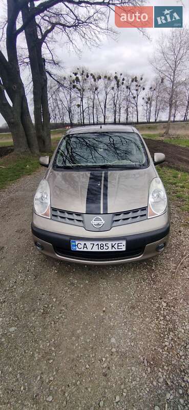 Хэтчбек Nissan Note 2006 в 